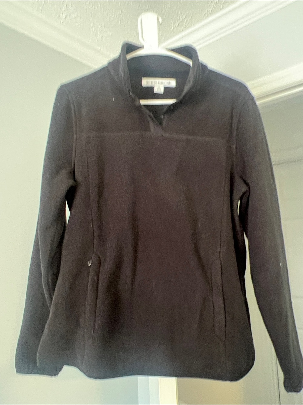 Amazon Essentials  Black Quarter-Zip Fleece Pullover
